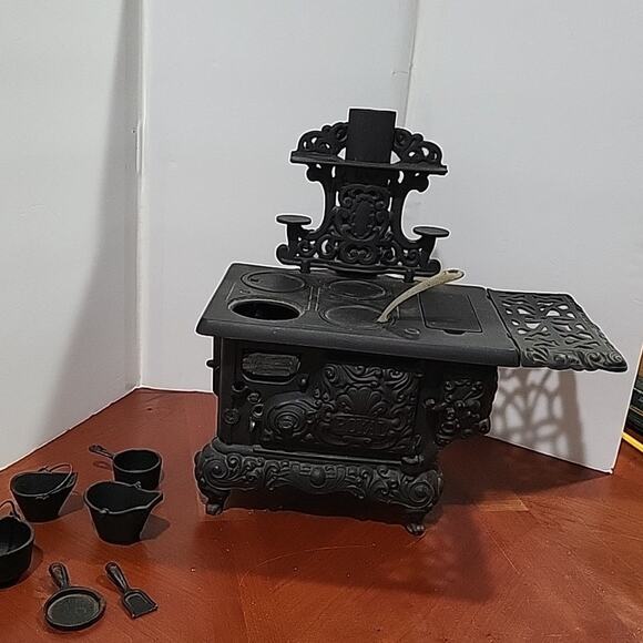 Vintage Royal Kenton Salesman Sample Child Cast Iron Stove - Picture 1 of 16